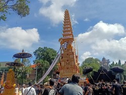 Puncak Pelebon Raja Denpasar IX Libatkan Ribuan Orang-4 Ambulans Siaga