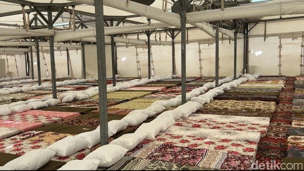 Potret Tenda Jemaah Haji RI di Mina: Berlantai Keramik, Ada Toilet untuk Difabel