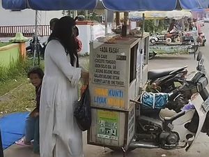 Seram!!! Ada Kuntilanak Jual Papeda