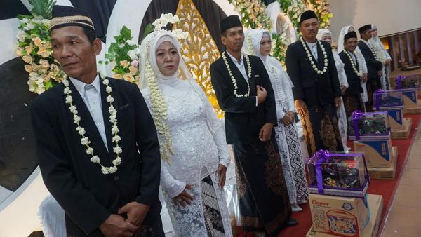 Hari Keluarga Nasional, 10 Pasangan Siri Ikut Nikah Massal di Pekalongan