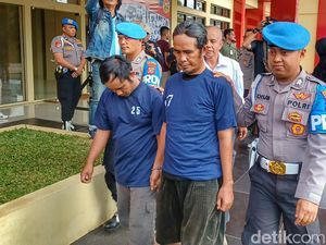 Wajah Lesu Dua Bang Jago Usai Todong Pedang ke Polisi Bandung Wajah Lesu Dua Bang Jago Usai Todong Pedang ke Polisi Bandung