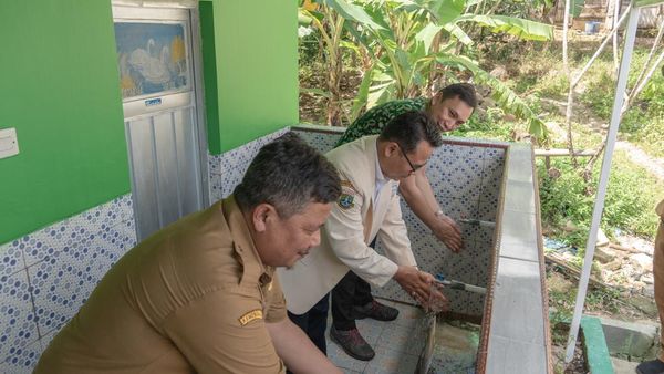 Fasilitas MCK Baru untuk Warga Kampung Paniis Pandeglang