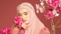 7 Foto Inara Rusli Jadi Model Pemotretan, Memesona Sampai Dikira Suntik Putih