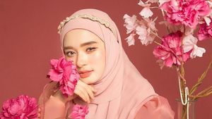 7 Foto Inara Rusli Jadi Model Pemotretan, Memesona Sampai Dikira Suntik Putih