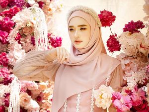 Dinyinyirin Netizen karena Banjir Tawaran Pekerjaan, Ini Kata Inara Rusli Dinyinyirin Netizen karena Banjir Tawaran Pekerjaan, Ini Kata Inara Rusli