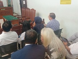 Gideon Tengker Hadiri Sidang Gugatan Gono-gini Rp 100 M Rieta Amilia