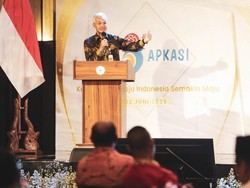 Ganjar Ajak Warga Gotong Royong Kejar Target Bantuan 30.844 RLTH