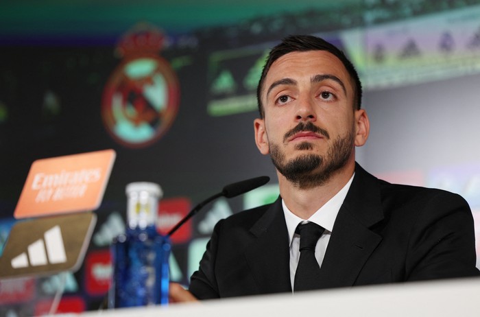 Soccer Football - Real Madrid unveil Joselu - Ciudad Real Madrid, Valdebebas, Spain - June 20, 2023 Real Madrid's new signing Joselu during a press conference REUTERS/Violeta Santos Moura