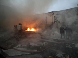 Pabrik Busa Kasur di Sidoarjo Terbakar