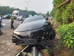 Mercy EQE Tabrak Pembatas Tol, Pakar Bicara Bahaya Tenaga Instan Mobil Listrik