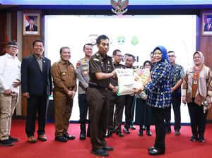 Beras 57 Ton Bulog Barbuk Kasus Oplosan Dibagikan ke Warga Tak Mampu Beras 57 Ton Bulog Barbuk Kasus Oplosan Dibagikan ke Warga Tak Mampu