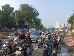 Warga Ngeluh Macet Jakarta Bikin Mandi Keringat Tiap Pagi