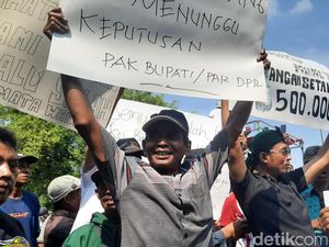 Ketua RT/RW Se-Pati Demo Tuntut Tunjangan Rp 500 Ribu Per Bulan