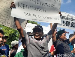 Ketua RT/RW Se-Pati Demo Tuntut Tunjangan Rp 500 Ribu Per Bulan