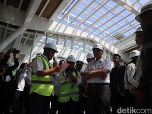 Tolak Impor, Luhut Ungkap Bakal Ada Rp 9,3 T buat Bikin KRL Lokal