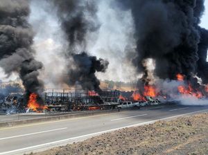 Ngeri! Tabrakan Beruntun Picu Kebakaran Hebat di Meksiko