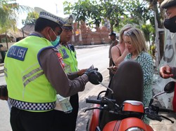 12 WNA Tak Pakai Helm Terjaring Razia Operasi Nusa Agung 2023