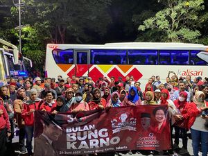 Kader PDIP Surabaya Serbu Jakarta Merahkan Puncak Bulan Bung Karno di GBK Kader PDIP Surabaya Serbu Jakarta Merahkan Puncak Bulan Bung Karno di GBK
