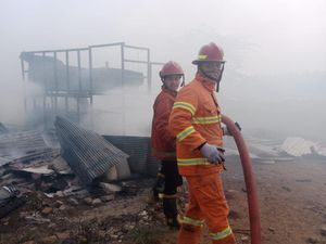 Protes Tak Digaji 3 Bulan, Pekerja di Malang Bakar Gubuk Tempat Tinggalnya Protes Tak Digaji 3 Bulan, Pekerja di Malang Bakar Gubuk Tempat Tinggalnya