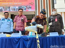 Kejari Probolinggo Musnahkan Barang Bukti Senilai Rp 300 Juta