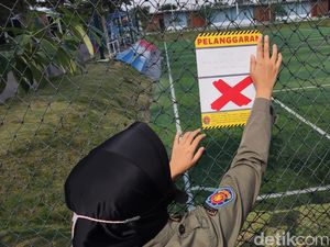 Satpol PP DIY Segel Mini Soccer dan Kafe di Maguwoharjo Sleman Satpol PP DIY Segel Mini Soccer dan Kafe di Maguwoharjo Sleman