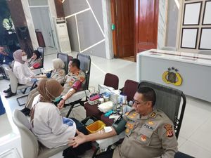 Polisi Bandung Ramai-ramai Donor Darah, 150 Labu Terkumpul