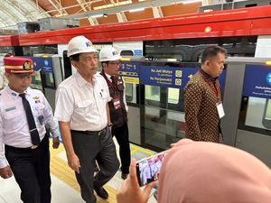 Luhut Buka-bukaan Rencana Kereta Cepat Lanjut ke Surabaya