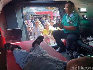 Unik! Ratusan Bocah Garut Disunat di Mobil Tempur Polisi