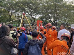 Damkar Pakai Pulley System Makamkan Pria Obesitas 300 Kg