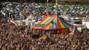 Ribuan Orang Ramaikan Festival Glastonbury 2023
