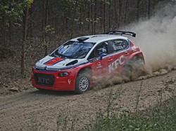 Sean Gelael Dukung Ayahnya Beraksi di Danau Toba Rally 2023