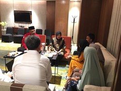 Risma Berikan Bantuan & Modal Usaha buat Korban Pendarahan Otak