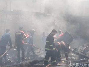 Sengaja Dibakar Pemilik, 2 Rumah di Palembang Hangus Dilahap Si Jago Merah Sengaja Dibakar Pemilik, 2 Rumah di Palembang Hangus Dilahap Si Jago Merah