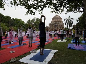 Semarak Peringatan Hari Yoga Internasional di Berbagai Negara Semarak Peringatan Hari Yoga Internasional di Berbagai Negara