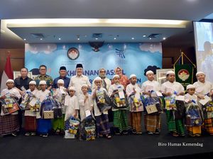 Semringah Anak-anak di Khitan Massal Kemendag