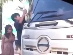 LPAI Minta Orang Tua dari Bocil Palak-Pukul Sopir Truk di Palembang Disanksi LPAI Minta Orang Tua dari Bocil Palak-Pukul Sopir Truk di Palembang Disanksi