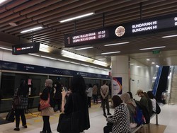 Ada Penumpang yang Kaget, Baru Tahu Hari Ini Tarif MRT Cuma Rp 1