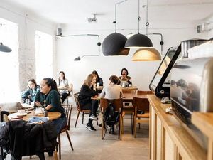 Viral Lowongan Kerja Duduk di Kafe Dibayar Rpp 100 Ribu