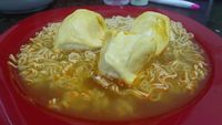 10 Penistaan Durian, Jadi Isian Burger hingga Topping Mie Rebus