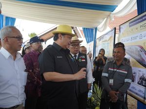 Tinjau Progres Tol Cisumdawu, Airlangga Minta Proyek PSN di Jabar Dikebut Tinjau Progres Tol Cisumdawu, Airlangga Minta Proyek PSN di Jabar Dikebut