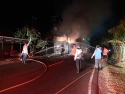 Bus Terbakar, Sebagian Barang Bawaan Penumpang Dilalap Api