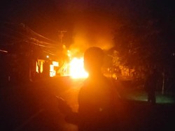 Bus Terbakar gegara Korsleting di Jalan Denpasar-Gilimanuk, Kerugian Rp 1 M