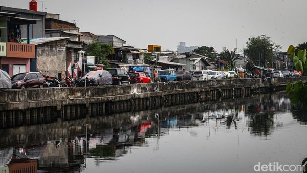 Di Cengkareng Jakbar, Masih Ada Pemilik Mobil Tak Punya Garasi