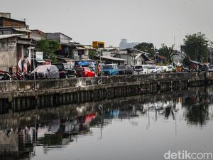Di Cengkareng Jakbar, Masih Ada Pemilik Mobil Tak Punya Garasi Di Cengkareng Jakbar, Masih Ada Pemilik Mobil Tak Punya Garasi