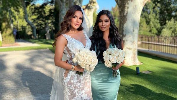 Gaya Pengantin dan Para Bridesmaid yang Jadi Sorotan, Pakai Gaun Transparan