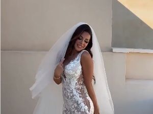 Pengantin Jadi Sorotan Pakai Gaun Seksi, Netizen: Bridesmaid-nya Lebih Parah Pengantin Jadi Sorotan Pakai Gaun Seksi, Netizen: Bridesmaid-nya Lebih Parah