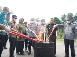 Kejari Gorontalo Musnahkan 62 Barang Bukti Perkara Pidana Tahun 2022