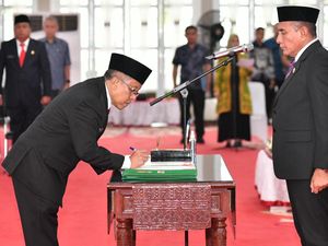 Edy Lantik Marlindo Jadi Kadis PUPR Sumut Gantikan Bambang yang Dicopot Edy Lantik Marlindo Jadi Kadis PUPR Sumut Gantikan Bambang yang Dicopot