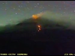 Gunung Semeru Erupsi Luncurkan Awan Panas Sejauh 3,5 Km