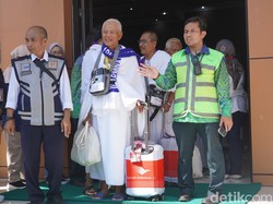 CJH Kloter Terakhir Embarkasi Surabaya Diberangkatkan